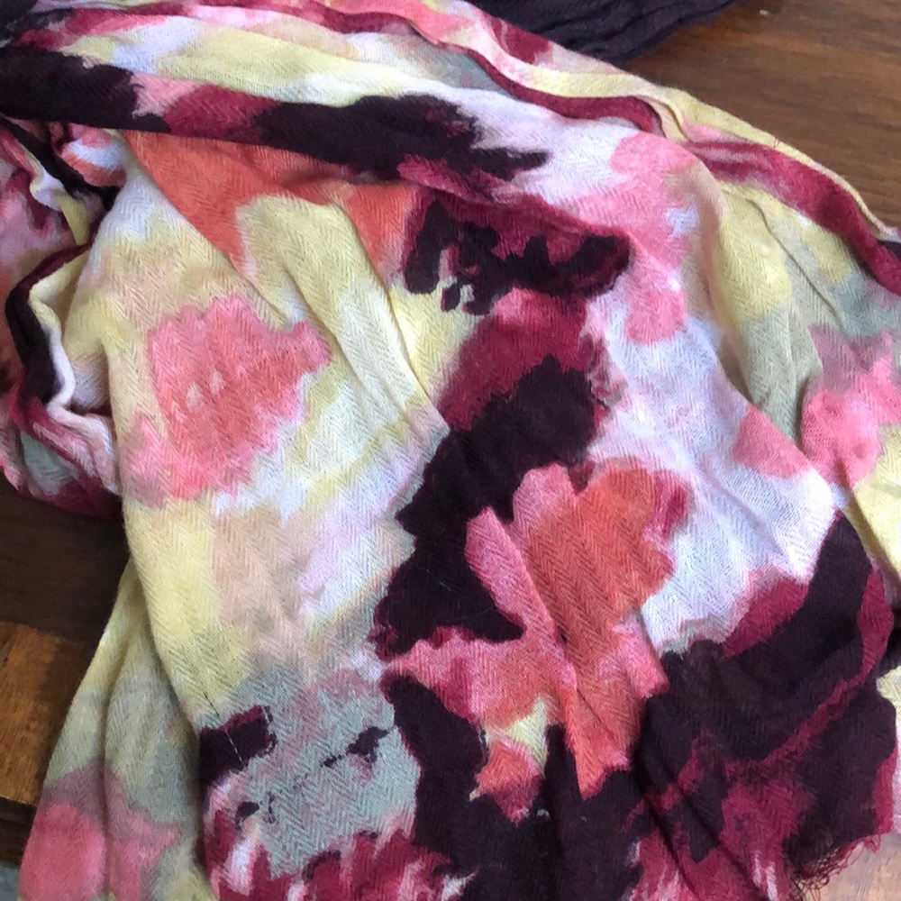 Spring scarf - Picture 2 of 2